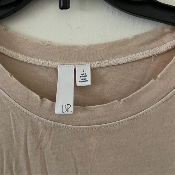 ❤️ B.P. Tan Ruffle T-Shirt with Distressed Collar - Picture 2 of 8